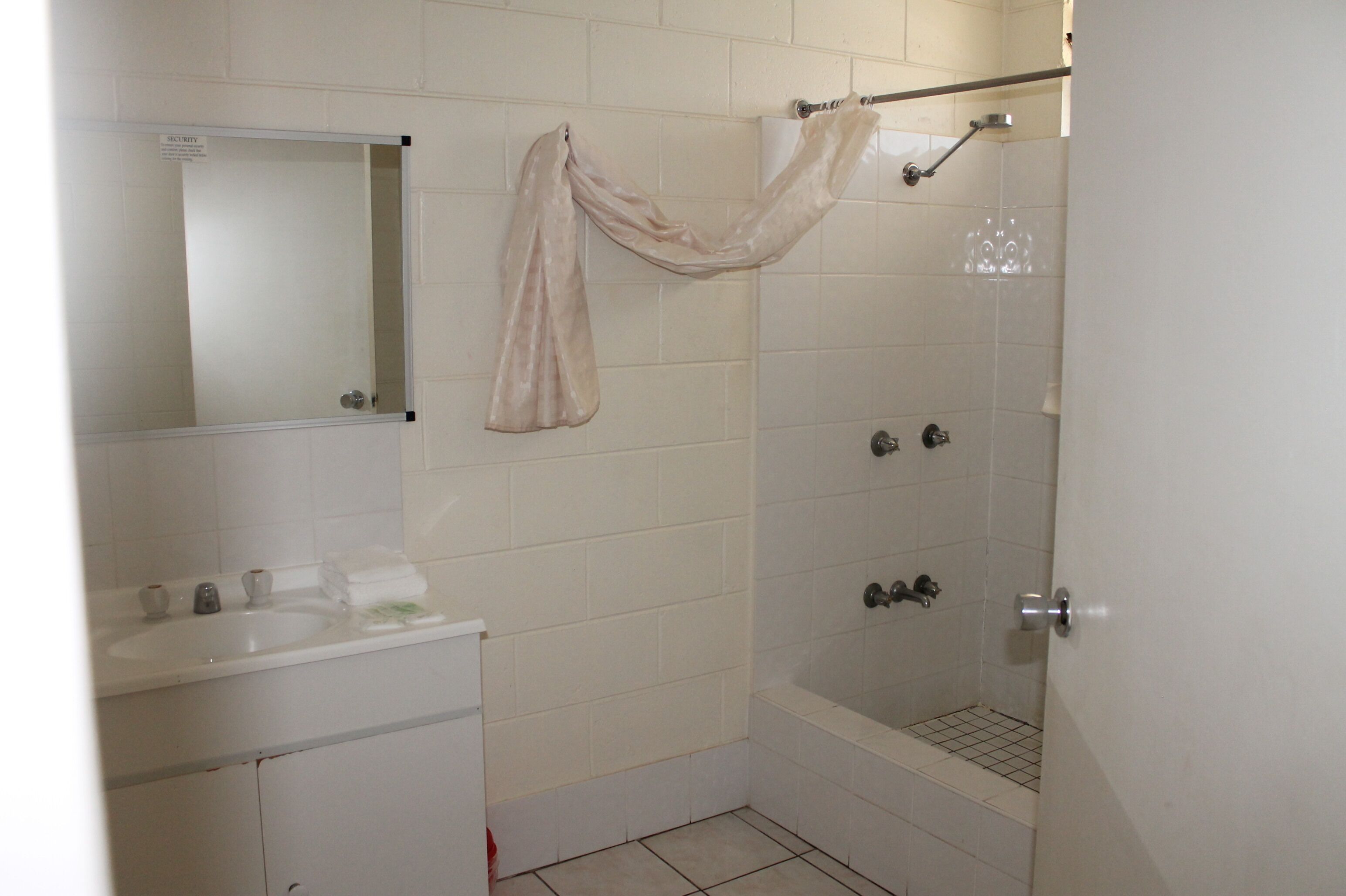 Oasis Inn Cairns — image 23