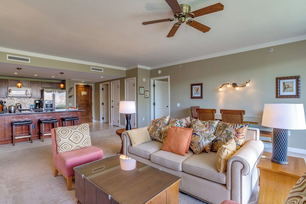 Suite, 2 Bedrooms, Partial Ocean View | Living area