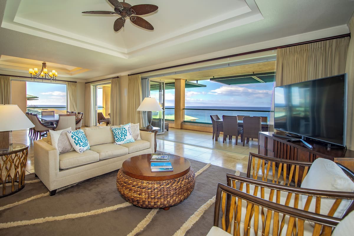 Luxury Suite, 3 Bedrooms (Piilani) | Living area