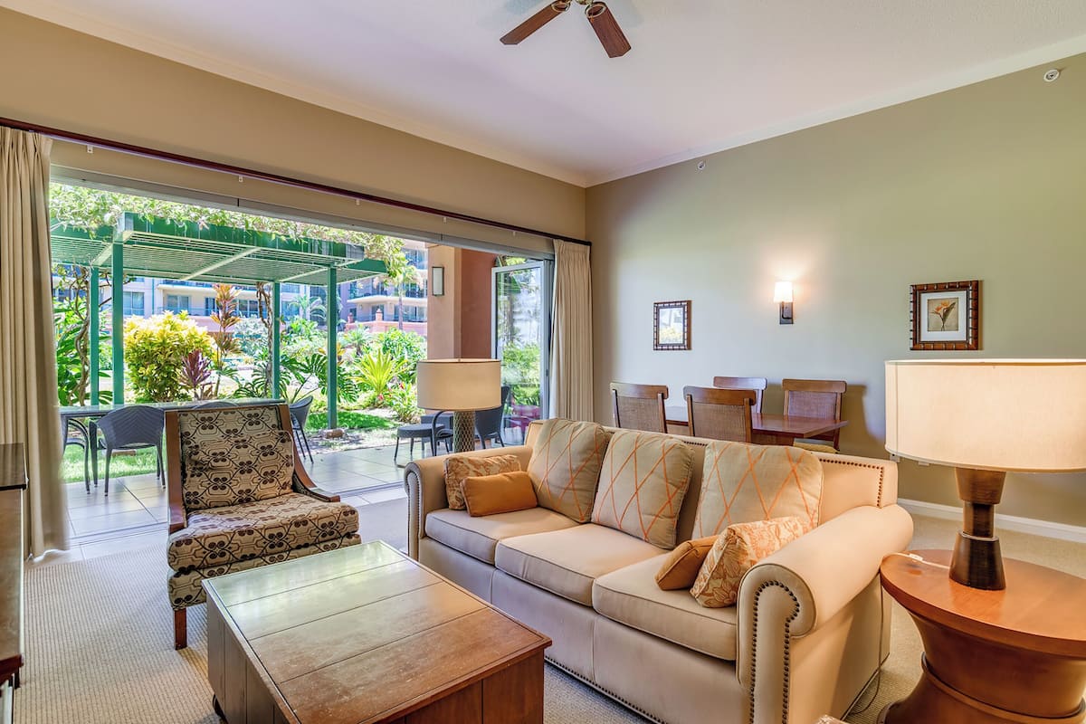 Room, 2 Bedrooms, Partial Ocean View, Ground Floor (TropicalHawaiian Garden Konea#107 2BA) | Living area