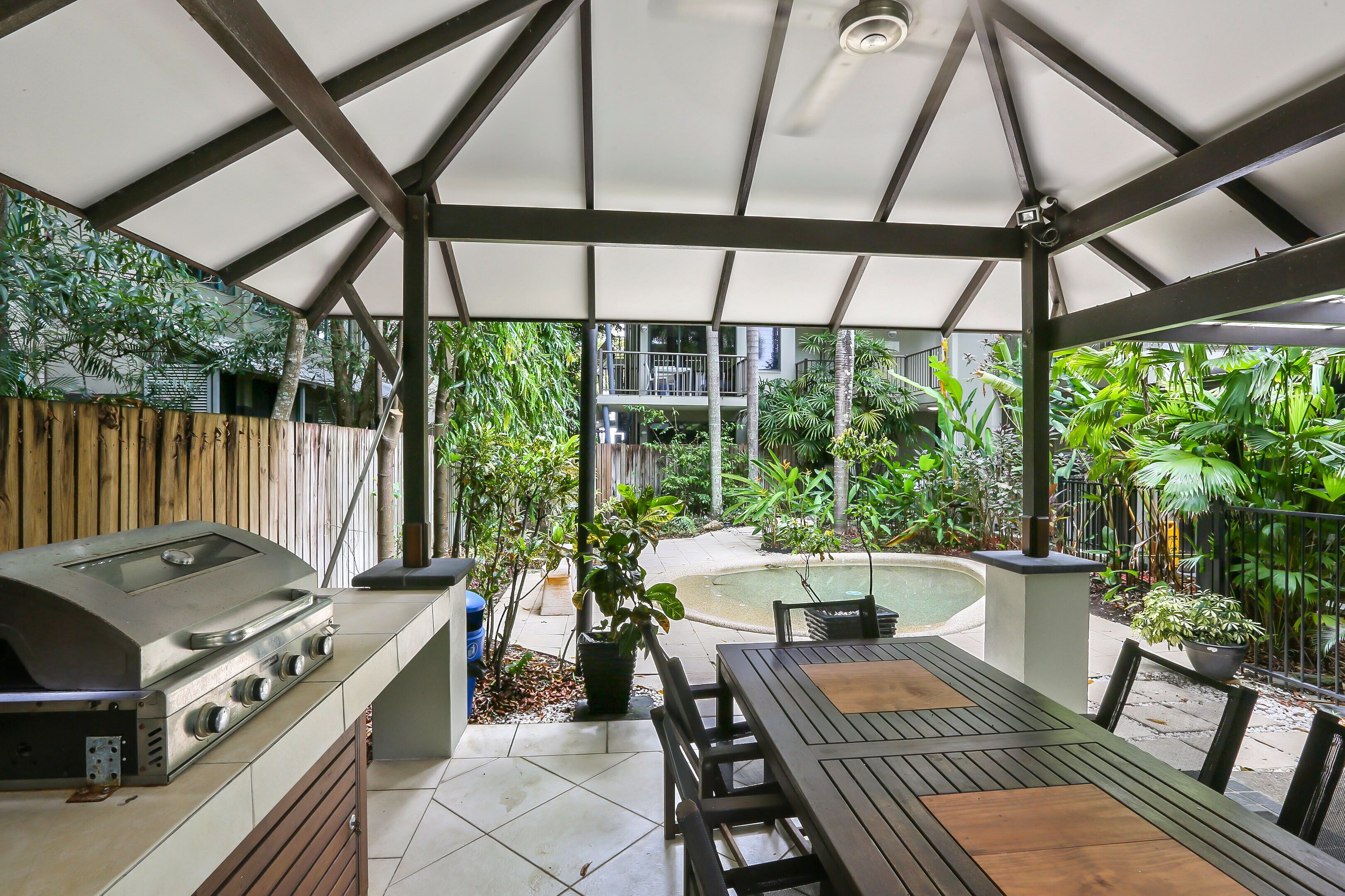 Sea Point On Trinity Beach — image 27