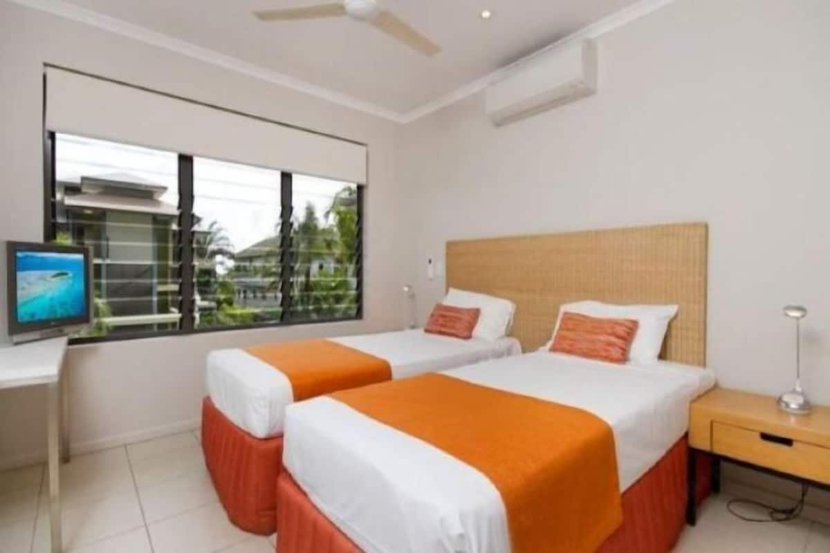 1 bedroom, individually decorated, individually furnished