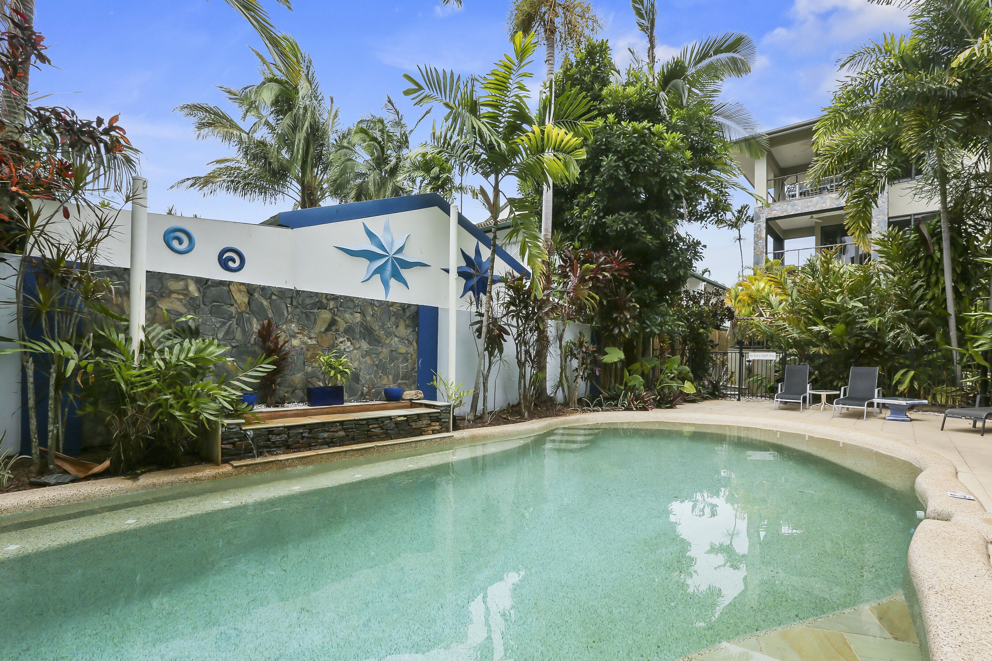 Sea Point On Trinity Beach — image 3