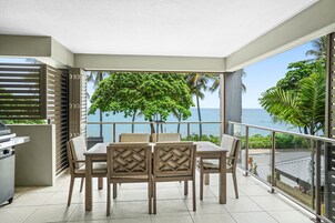 2 Bedroom Deluxe Beachfront Apartment | Balcony