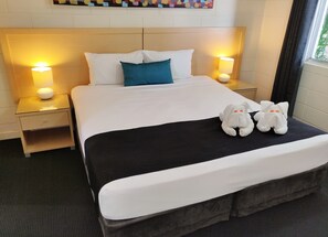 Iron/ironing board, free WiFi, bed sheets - Coconut Grove Holiday Apartments (Coconut Grove)