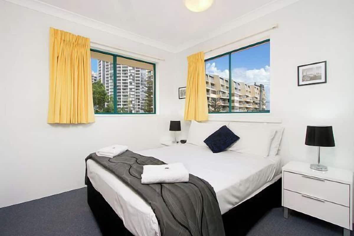 1 bedroom, individually decorated, individually furnished, desk