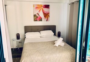 Decoración personalizada, muebles diferentes y escritorio 