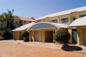 Free self parking - Diamond Sands Resort (Mermaid Beach)