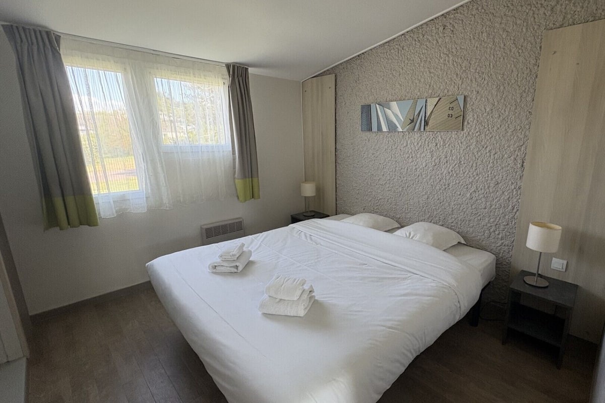 Decoración individual, mobiliario individual, cunas gratuitas