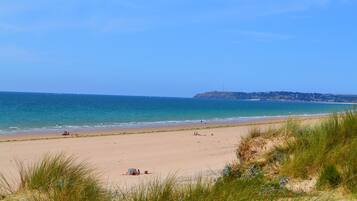Una playa cerca