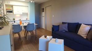 Hus - 2 sovrum (6 pers) | Vardagsrum | 80-centimeters platt-tv med digitalkanaler och tv