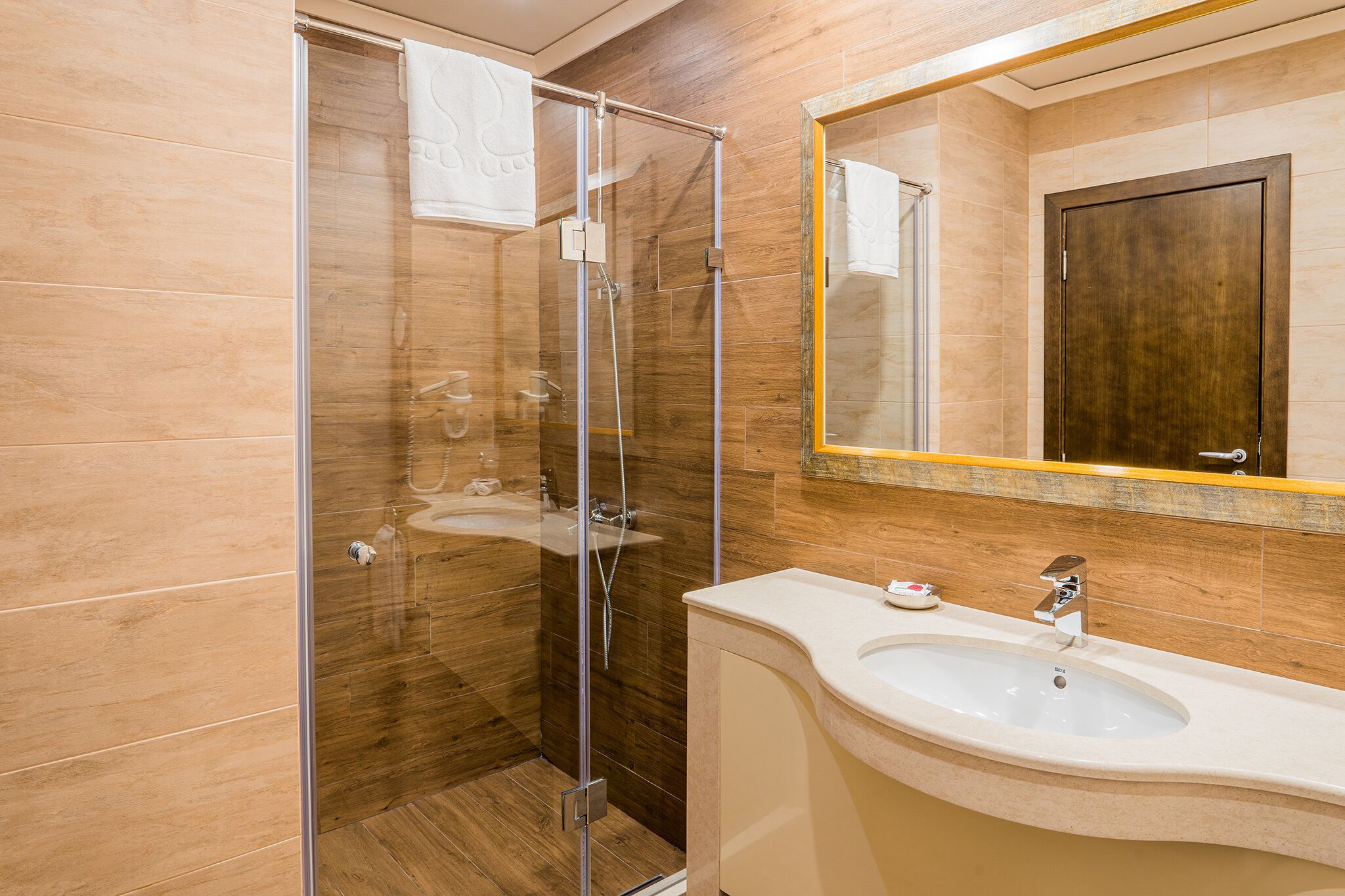 presidential apartment, 1 bedroom, 2 bathrooms | bathroom | free toiletries, hair dryer, bathrobes, slippers