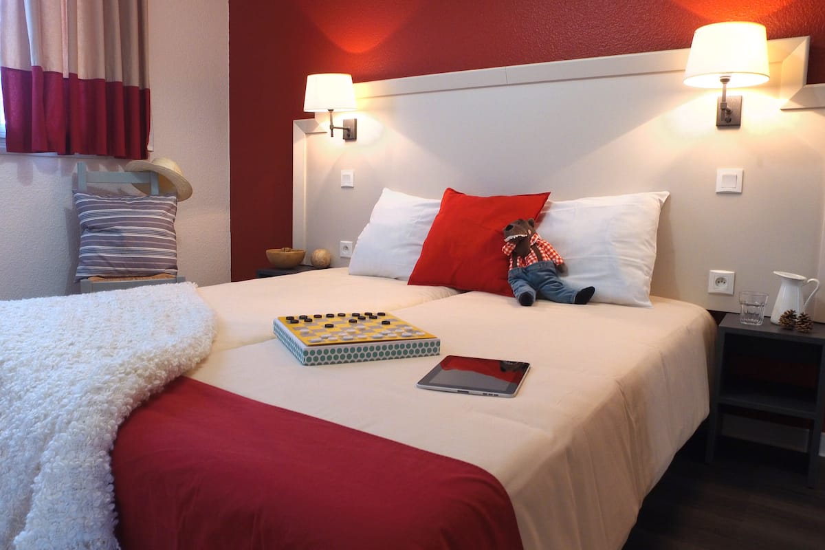 1 bedroom, blackout drapes, free WiFi, bed sheets