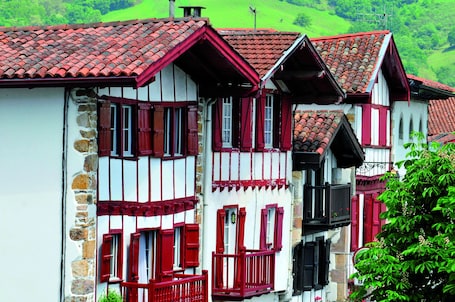 Hiking. VVF Pays Basque Sare La Rhune, Sare