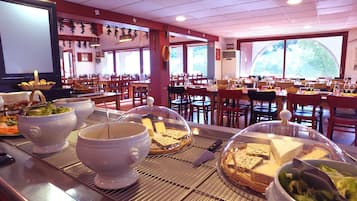Déjeuner et dßner servis sur place, spécialités Cuisine française