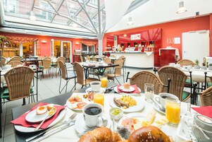 Daily buffet breakfast for a fee