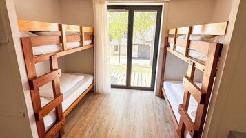 Free cots/infant beds, bed sheets