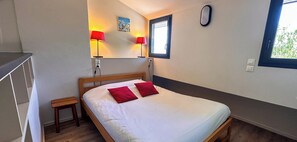 Lits bébé (gratuits), draps fournis