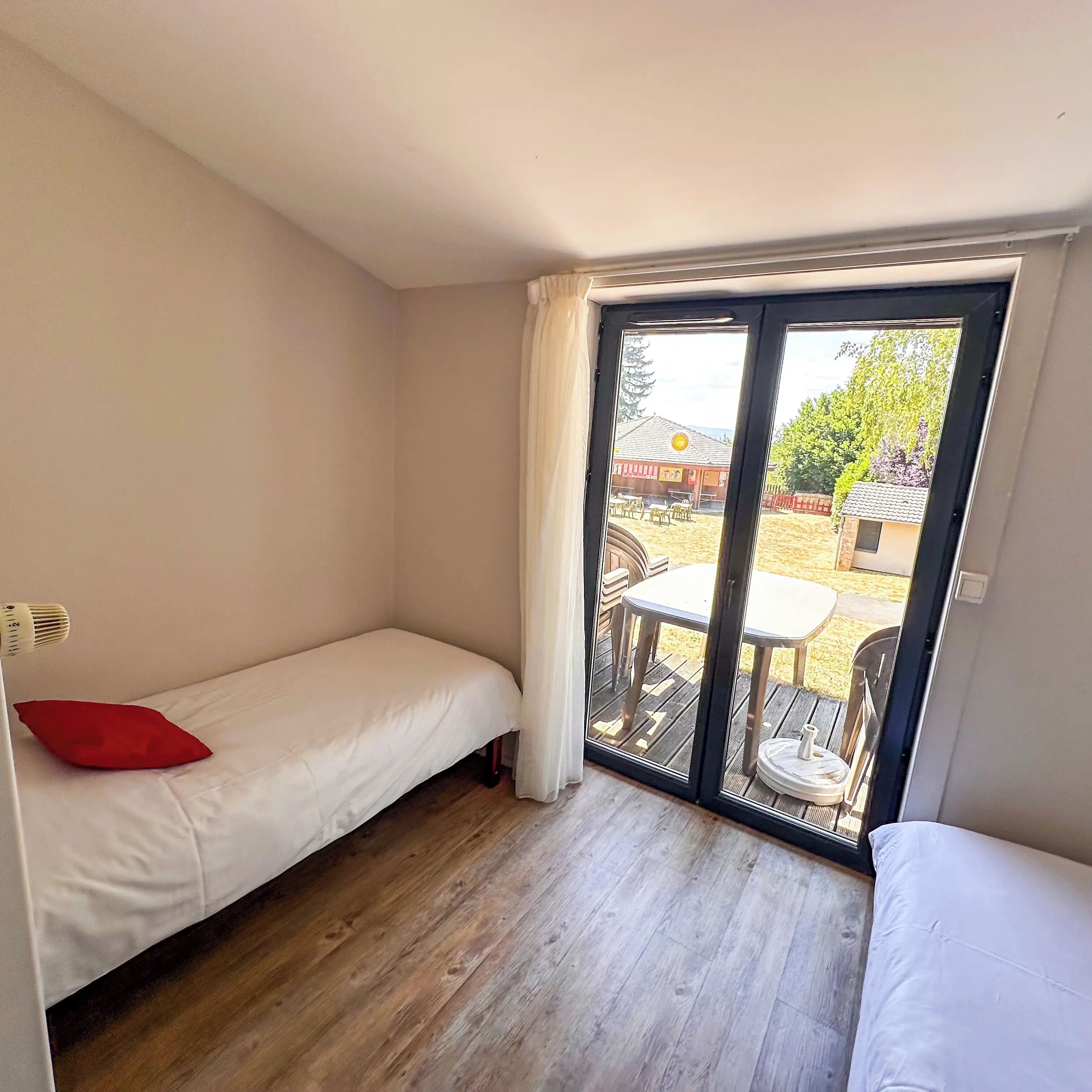 Småhus, 2 soverom (8 Pax) | Barnesenger (inkludert) og sengetøy