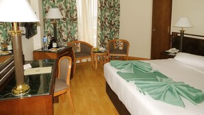 Quarto, para fumantes, vista para o canal | Roupas de cama de algodão egípcio, roupas de cama premium