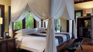 A room with a bed under a canopy, wooden flooring, and a ceiling fan. - Kayumanis Nusa Dua Private Villa & Spa (Nusa Dua)