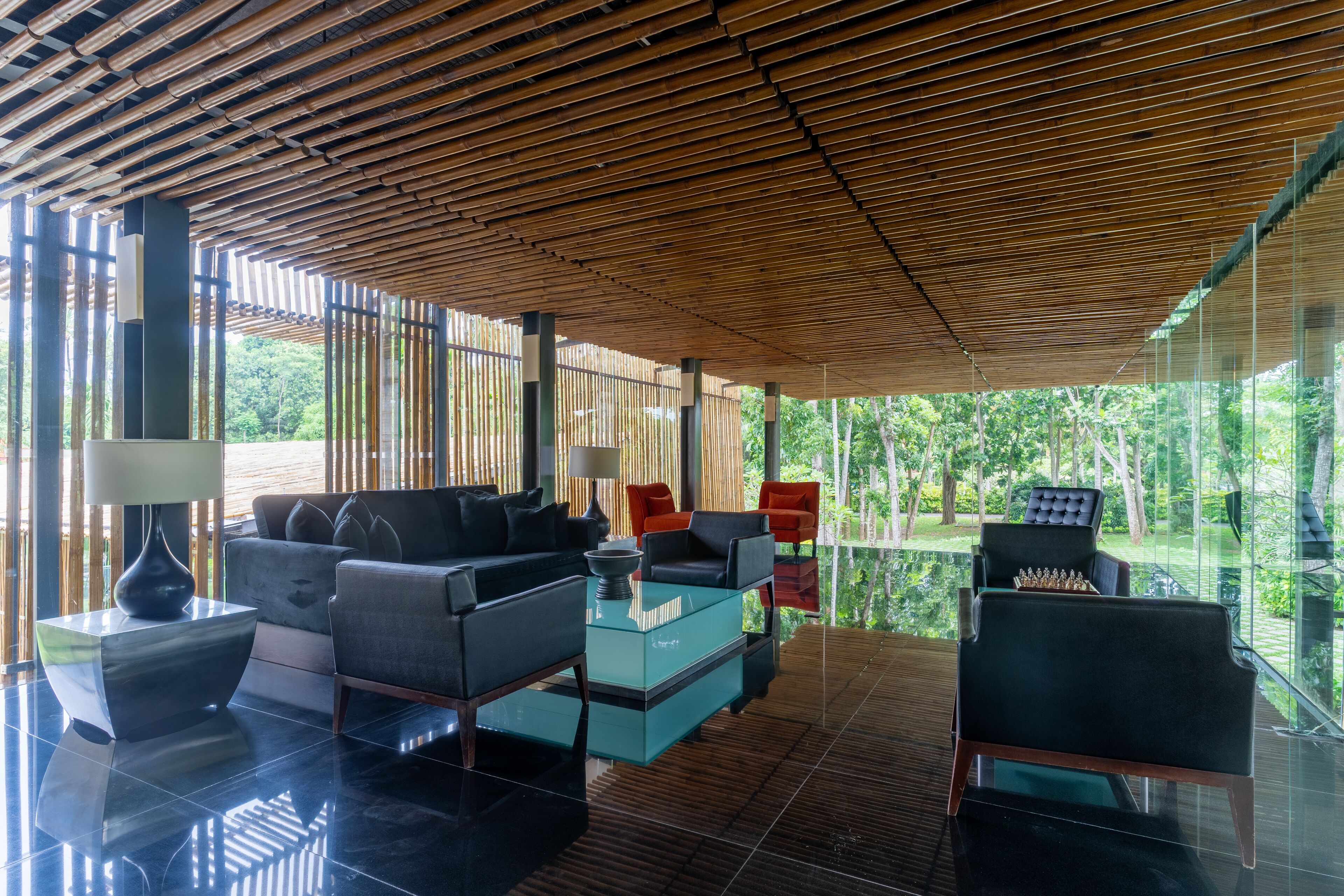 Lobby-lounge