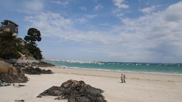 På stranden