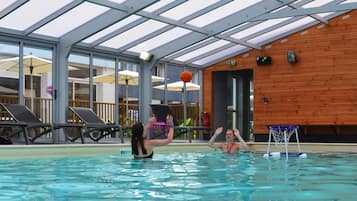 Indoor pool, sun loungers