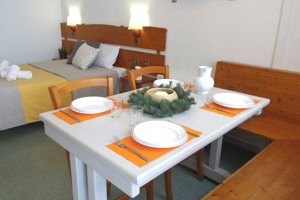 Basic Studio Suite, 1 Bedroom (4 Pers) | Individually decorated, individually furnished, blackout drapes