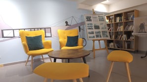 Coin salon dans le hall