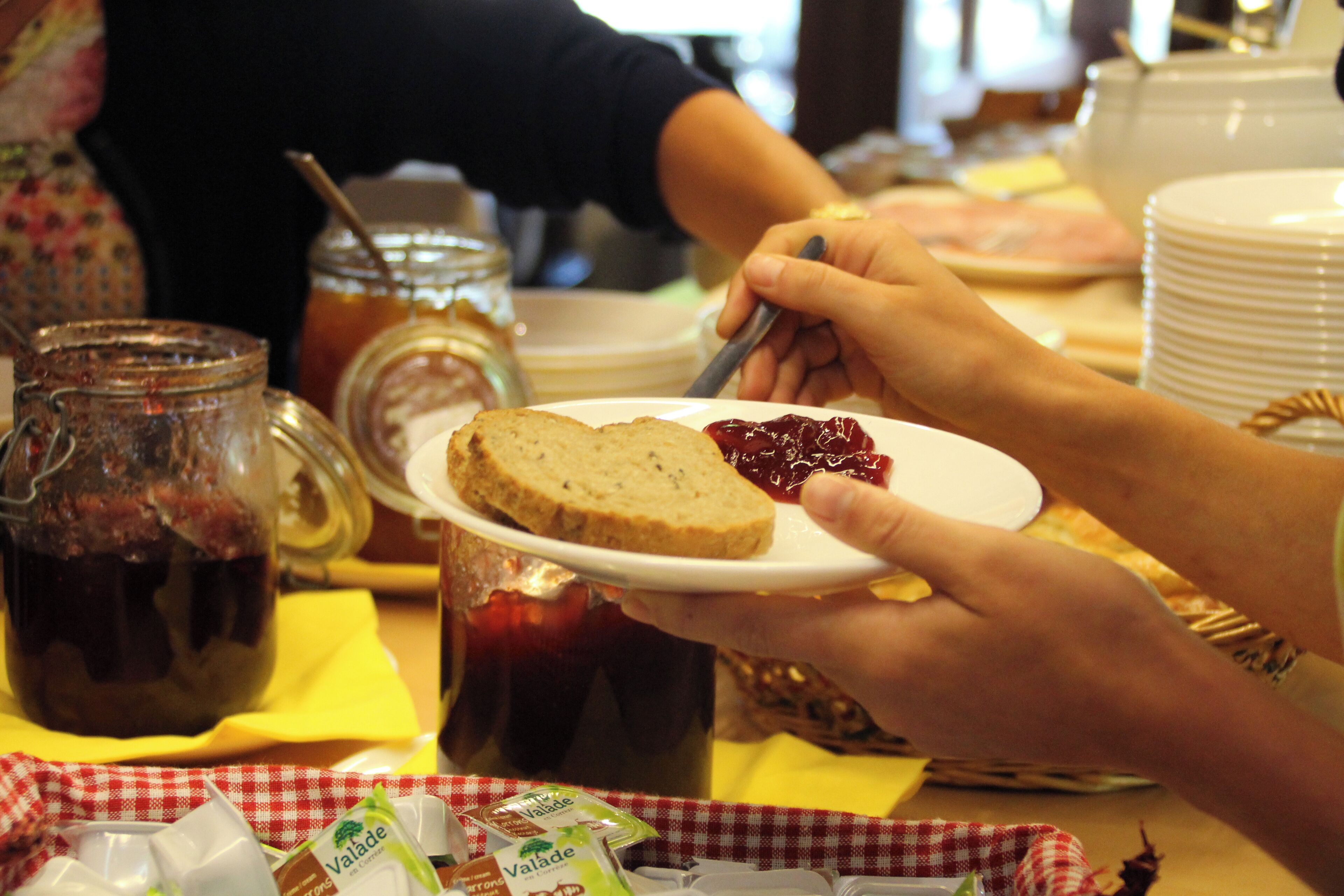 Petit déjeuner continental servi tous les jours en supplément