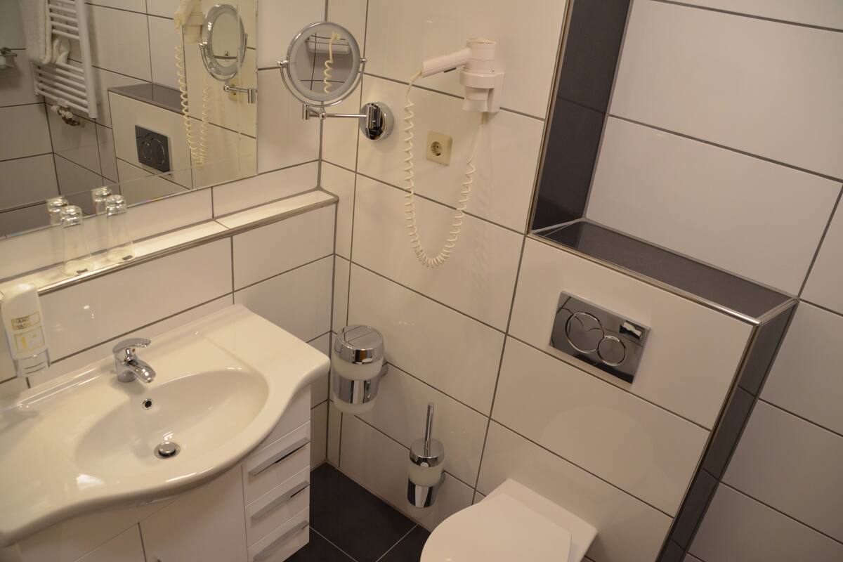 double room | bathroom | shower, hair dryer, towels