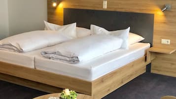 1 bedroom, premium bedding, desk, blackout drapes