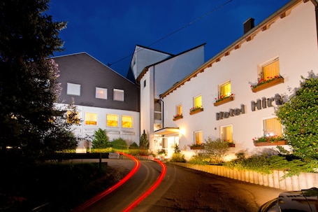 Entrada al alojamiento. TIPTOP Hotel Hirt
