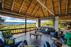 Terrace/patio - Hitgeheim Country Lodge & Eco Reserve (Addo)