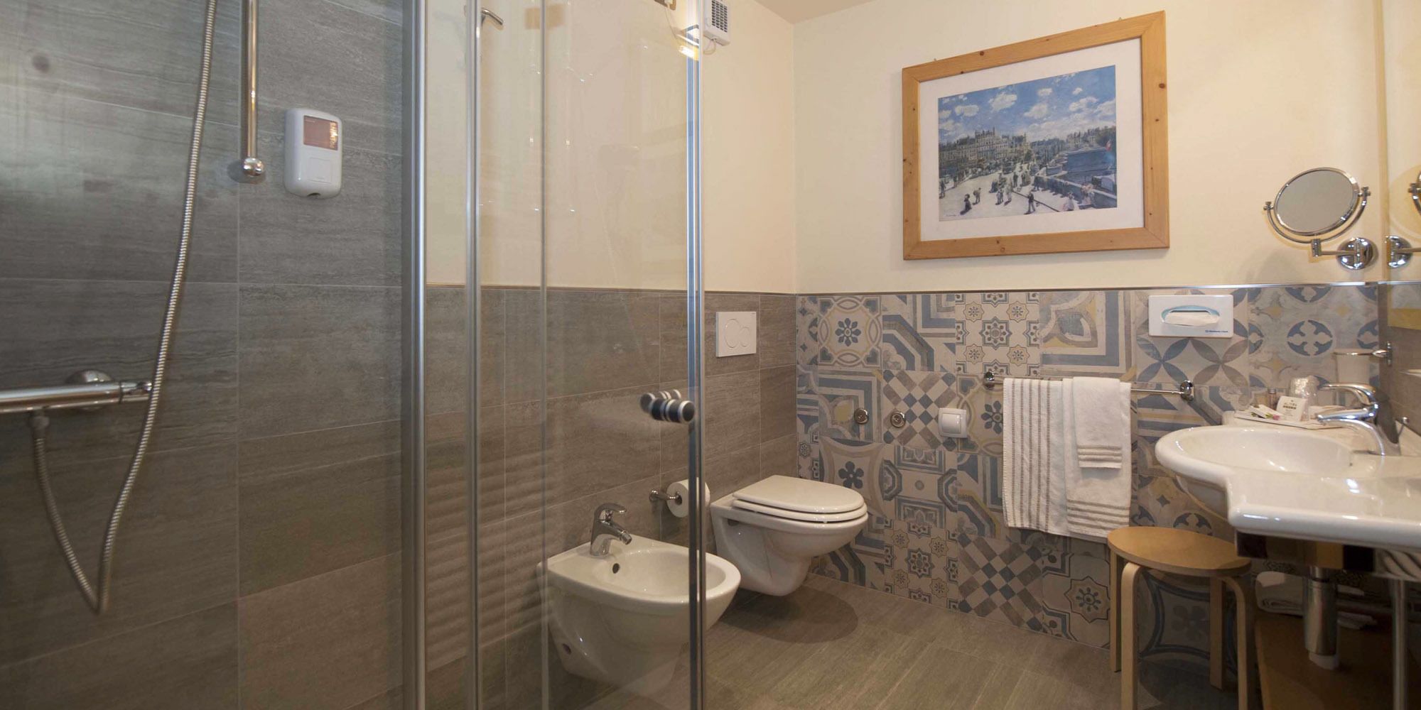 combined shower/bathtub, hair dryer, bathrobes, slippers