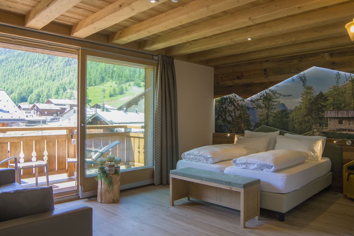 Junior-Suite | 1 Schlafzimmer, Allergikerbettwaren, Zimmersafe, Schreibtisch