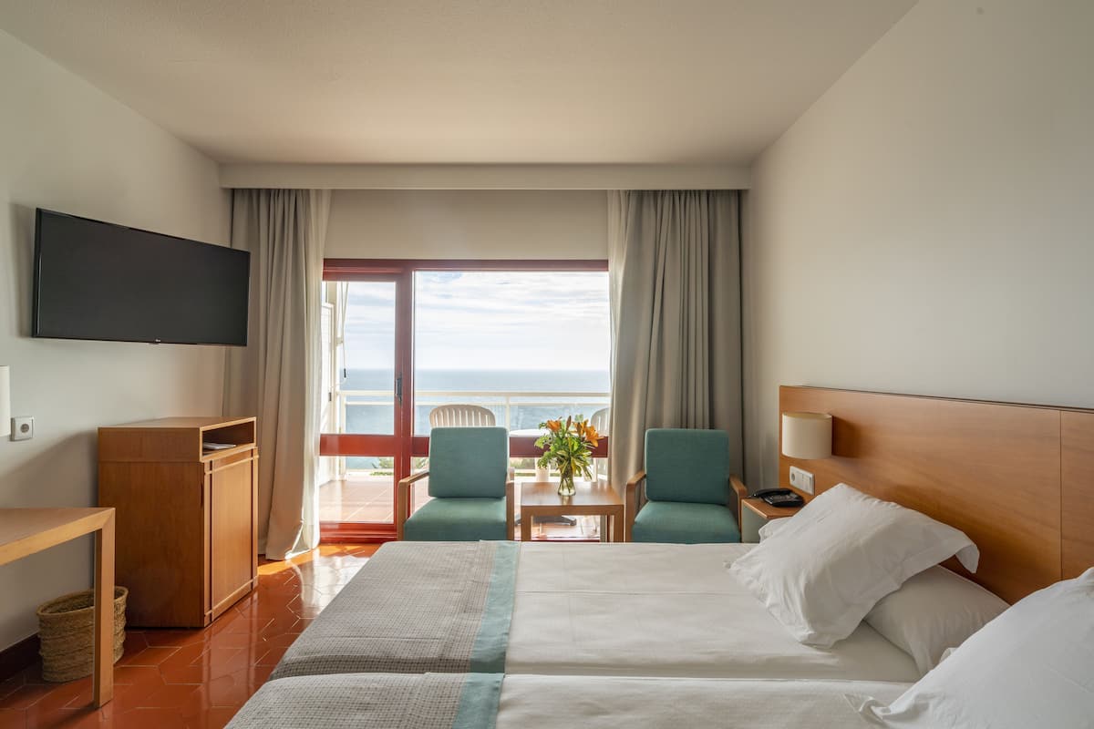 basic double room | 1 bedroom, minibar, in-room safe, desk