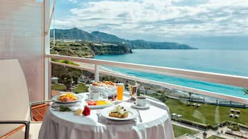 Superior Twin Room | Breakfast meal | Daily buffet breakfast (EUR 21 per person)