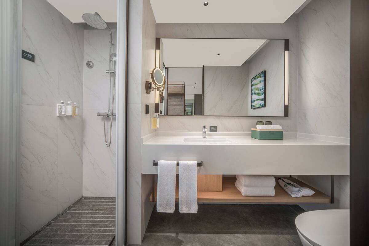 Amenidades de baño ecológicas, secadora de cabello, batas, pantuflas
