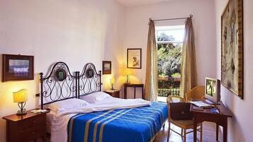 Minibar, Zimmersafe, Schreibtisch, Babybetten