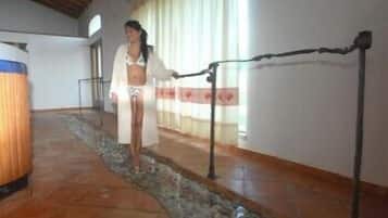 1 treatment room, massages