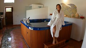 1 treatment room, massages