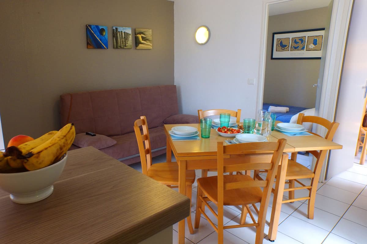 Cottage, 2 Bedrooms (5 Pers) | Living area | Flat-screen TV