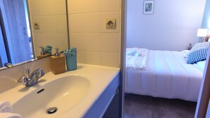 淋浴设施、毛巾