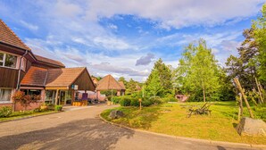 A residential area with houses, a paved road, and a grassy area with trees. - VVF Plaine d'Alsace Obernai Strasbourg (Obernai)