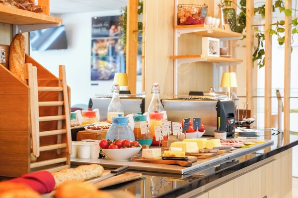 Päivittäinen buffetaamiainen (17 EUR per henkilö)