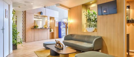 Coin salon dans le hall