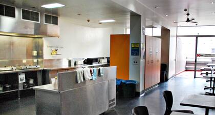 Base Brisbane Embassy - Hostel