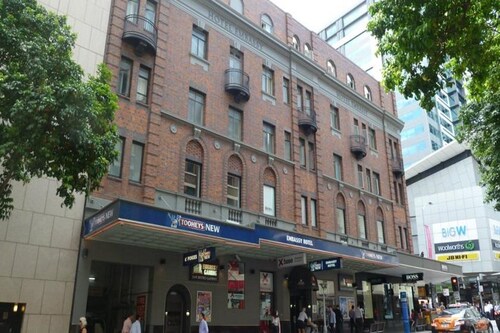 Base Brisbane Embassy - Hostel